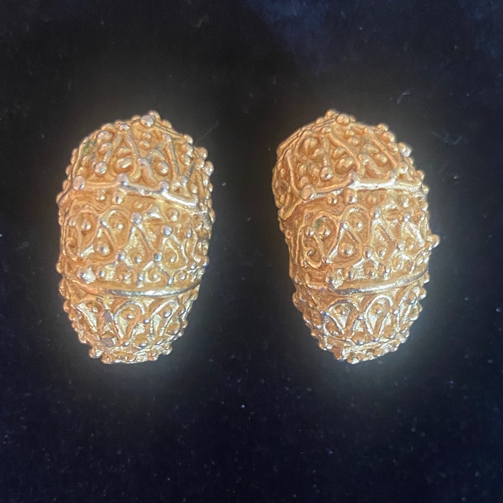Vintage Gold Textured Clip On Earrings